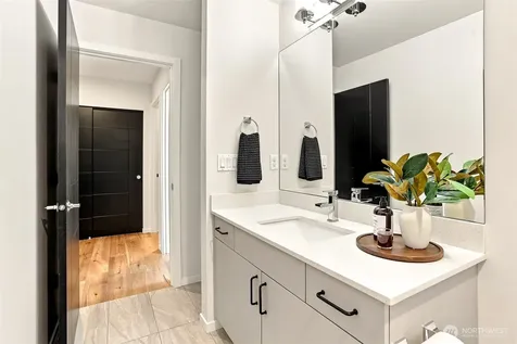 8527 Interlake Avenue N Seattle WA 98103