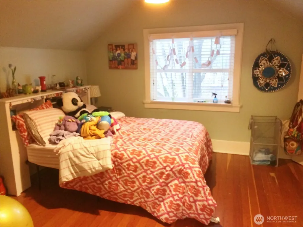 4412 2nd Avenue NE Seattle WA 98105