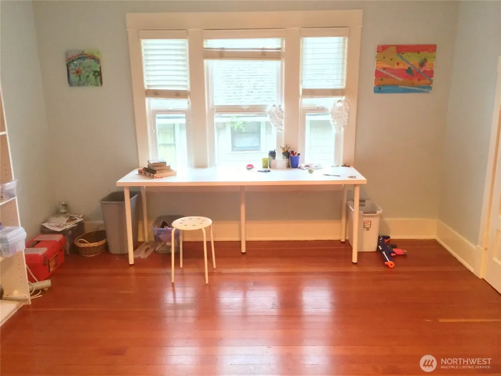 4412 2nd Avenue NE Seattle WA 98105