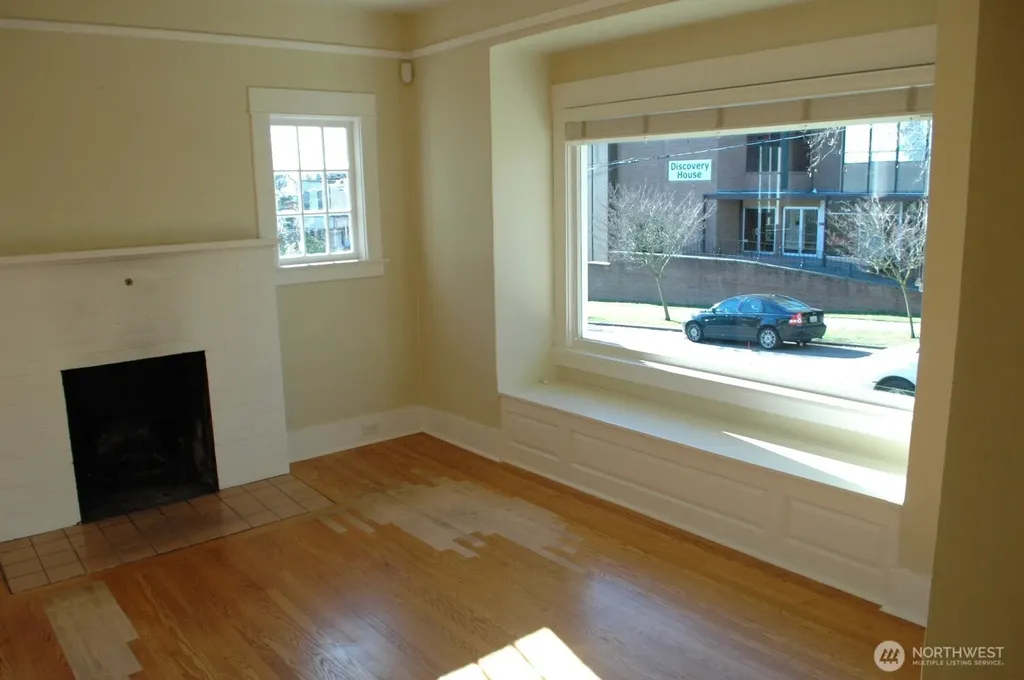 4412 2nd Avenue NE Seattle WA 98105