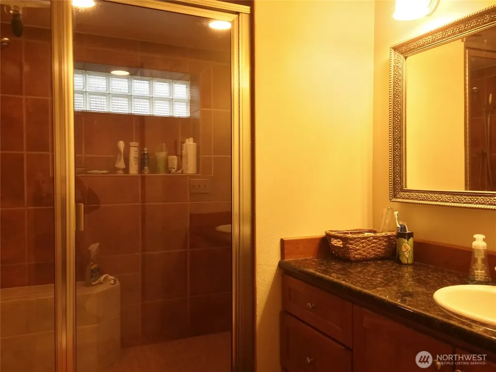 4412 2nd Avenue NE Seattle WA 98105