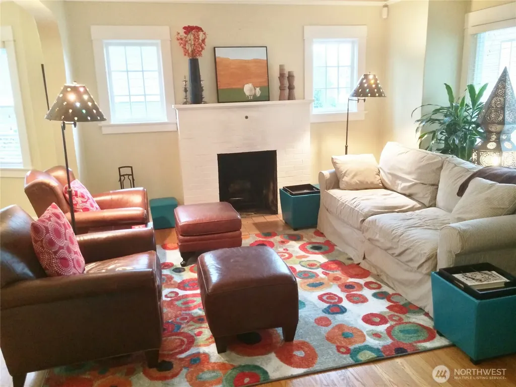 4412 2nd Avenue NE Seattle WA 98105