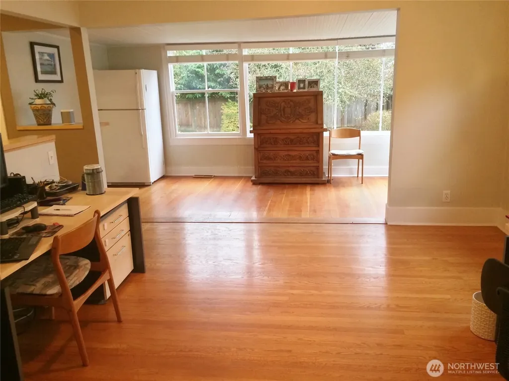 4412 2nd Avenue NE Seattle WA 98105