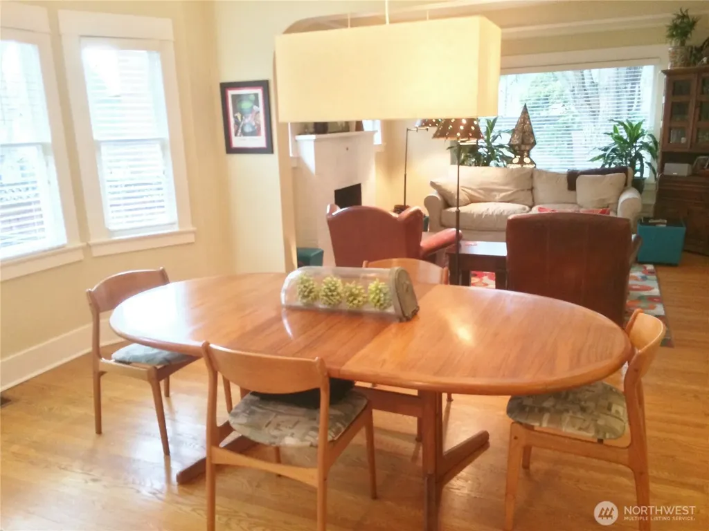 4412 2nd Avenue NE Seattle WA 98105