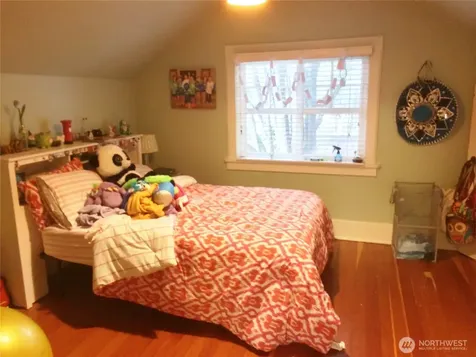 4412 2nd Avenue NE Seattle WA 98105