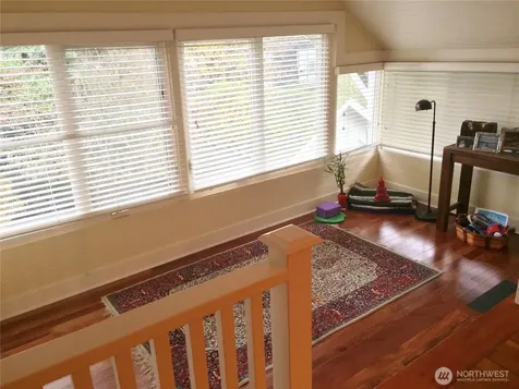 4412 2nd Avenue NE Seattle WA 98105