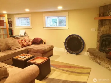 4412 2nd Avenue NE Seattle WA 98105