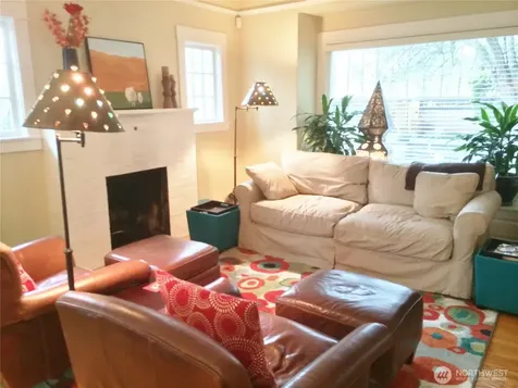 4412 2nd Avenue NE Seattle WA 98105
