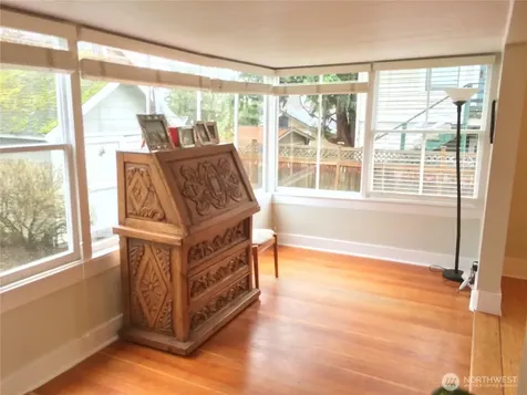 4412 2nd Avenue NE Seattle WA 98105