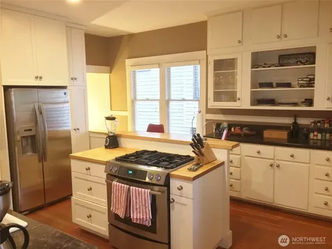 4412 2nd Avenue NE Seattle WA 98105