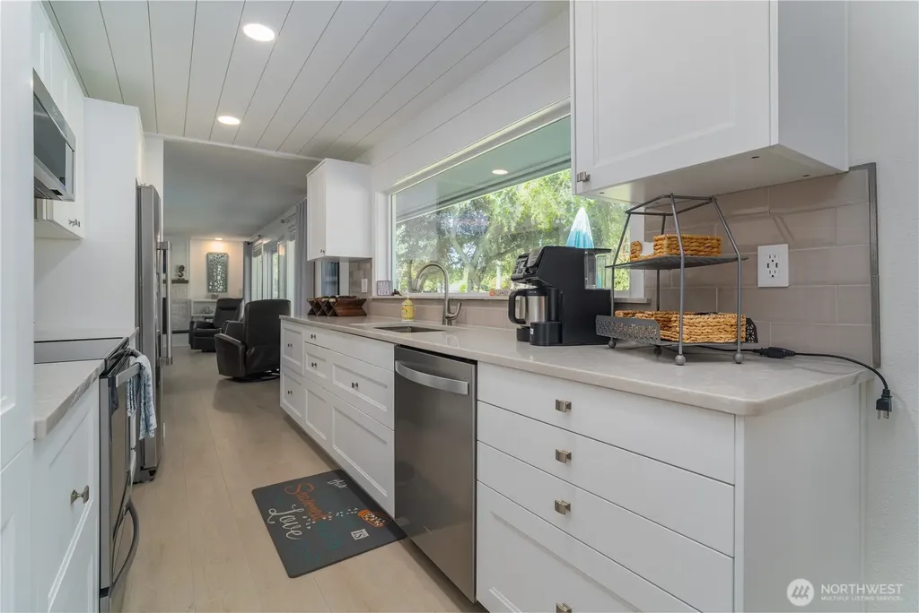 372 Octopus Avenue Ocean Shores WA 98569
