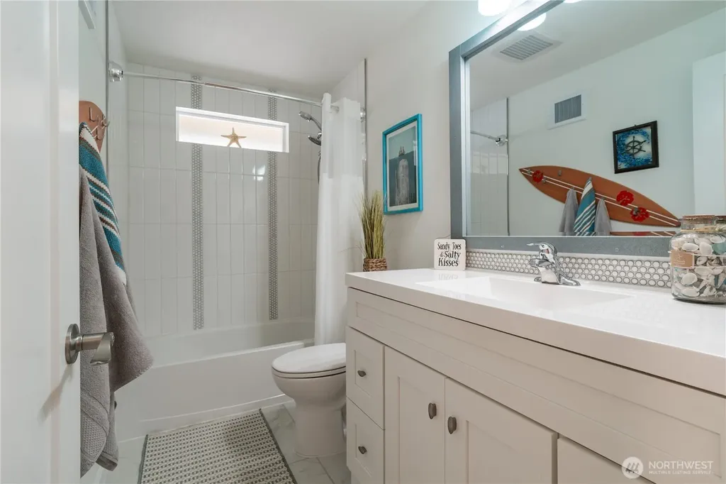 372 Octopus Avenue Ocean Shores WA 98569
