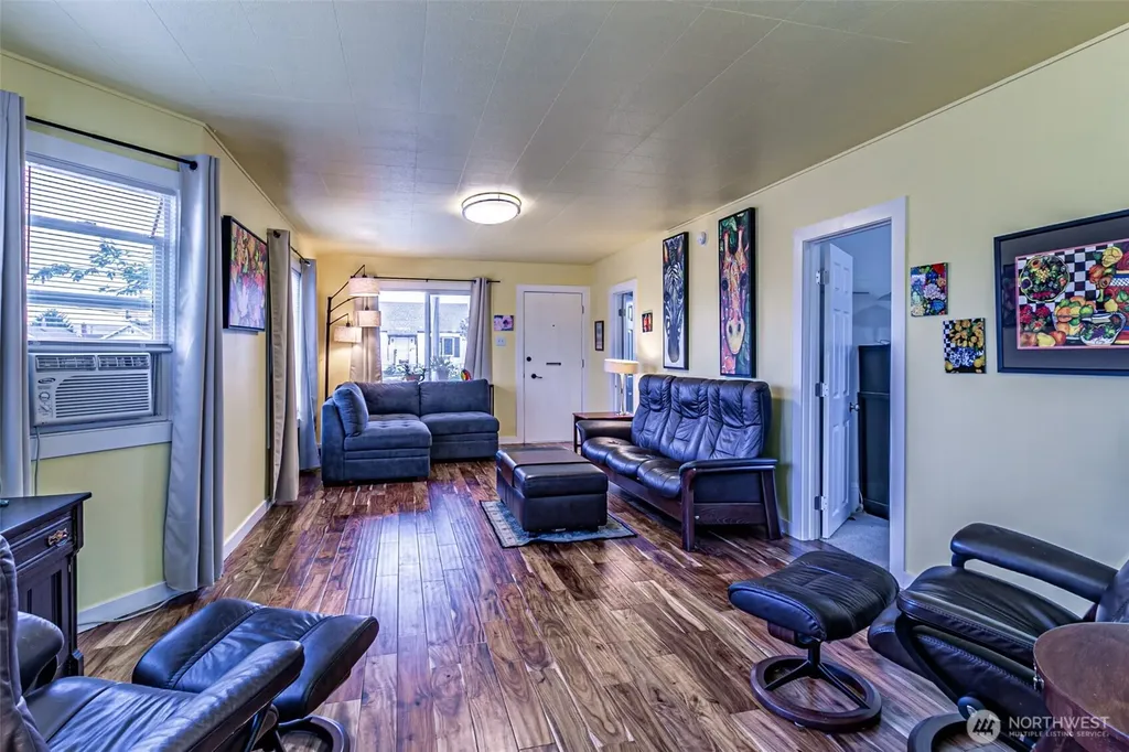 6447 S Warner Street Tacoma WA 98404