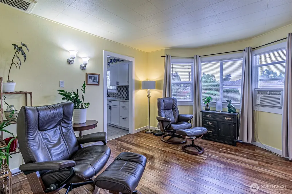 6447 S Warner Street Tacoma WA 98404