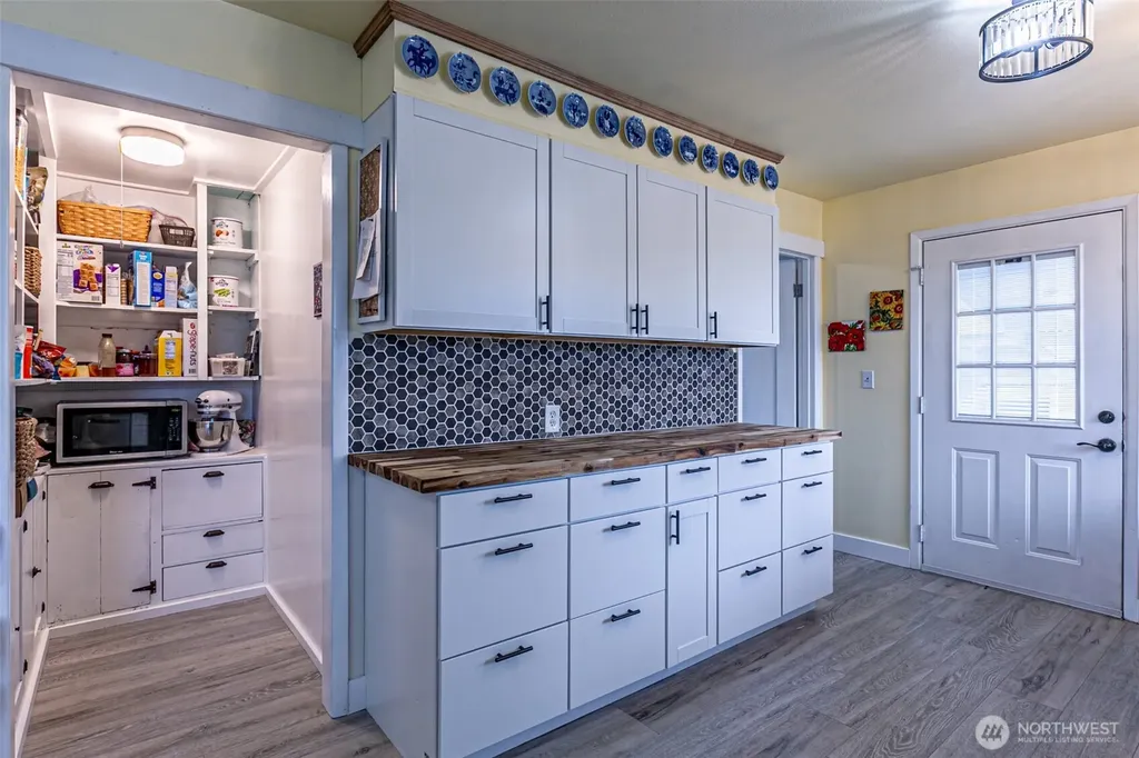 6447 S Warner Street Tacoma WA 98404