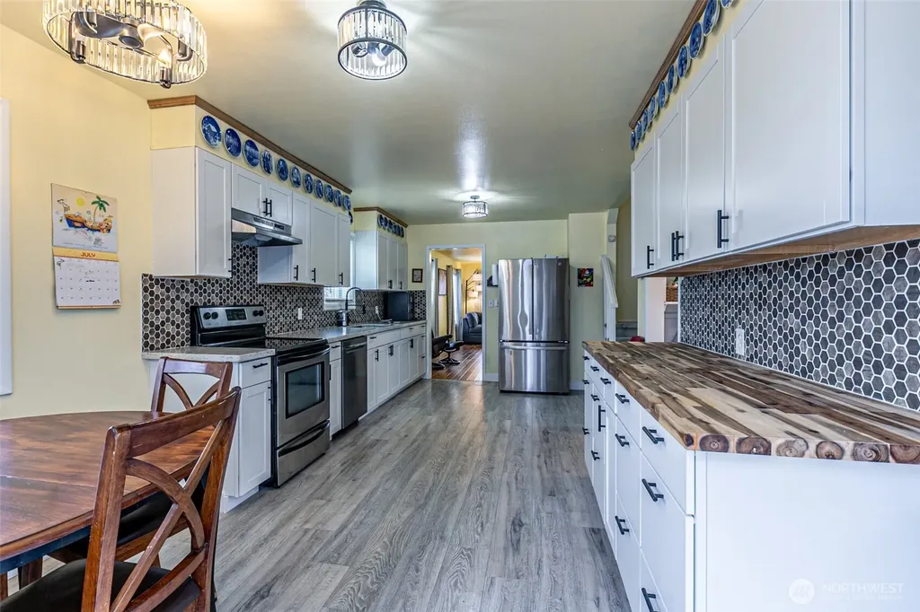 6447 S Warner Street Tacoma WA 98404