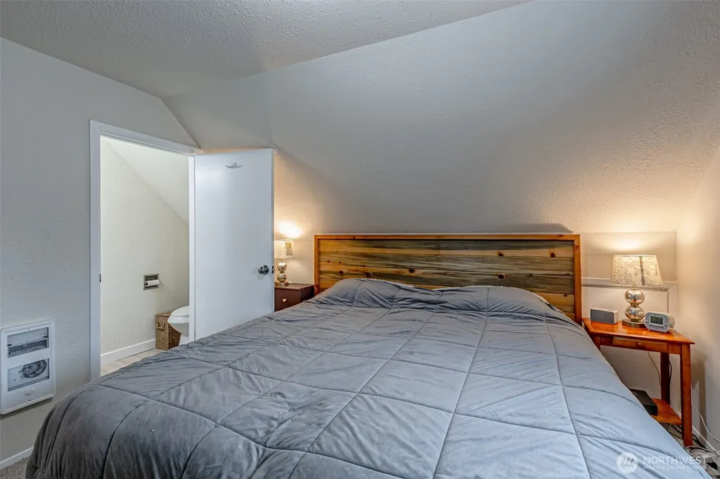 6447 S Warner Street Tacoma WA 98404