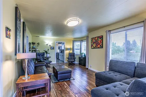 6447 S Warner Street Tacoma WA 98404