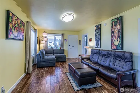 6447 S Warner Street Tacoma WA 98404
