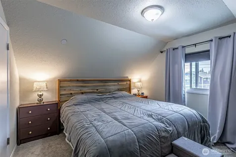 6447 S Warner Street Tacoma WA 98404