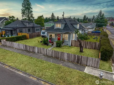 6447 S Warner Street Tacoma WA 98404