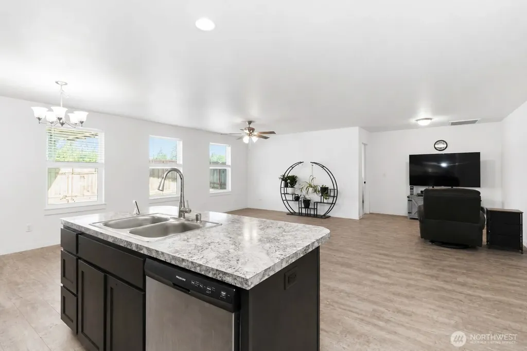 602 Cardinal Avenue Winlock WA 98596