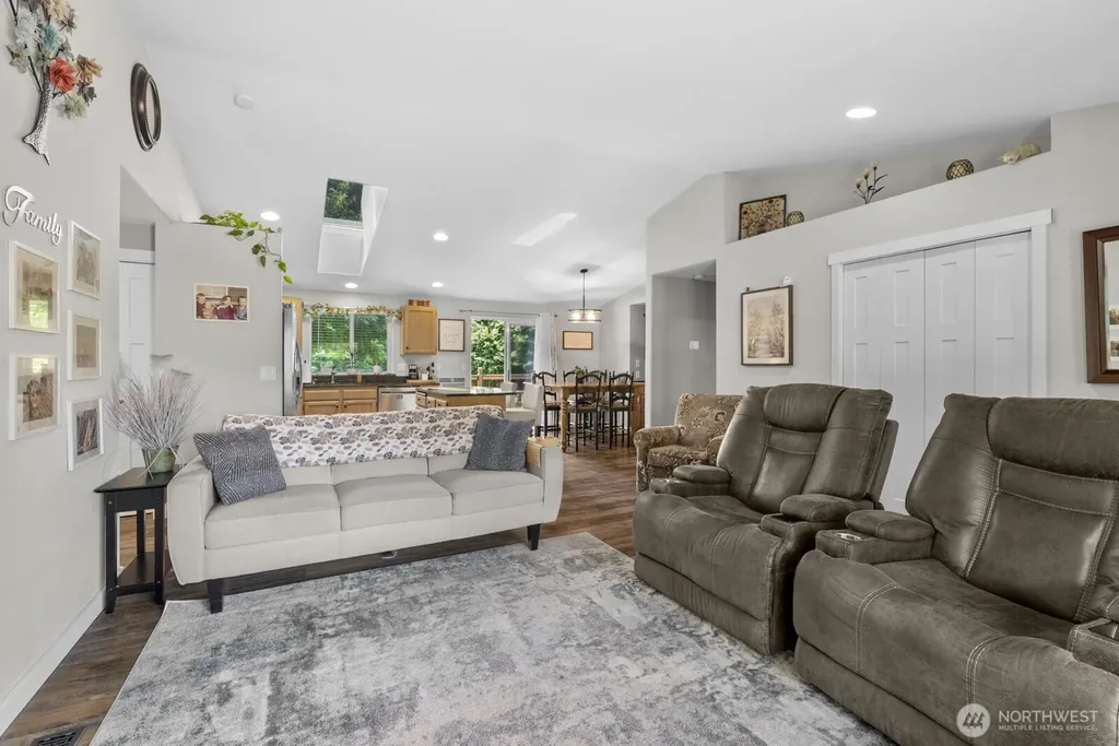 20530 Lois Lane Arlington WA 98223
