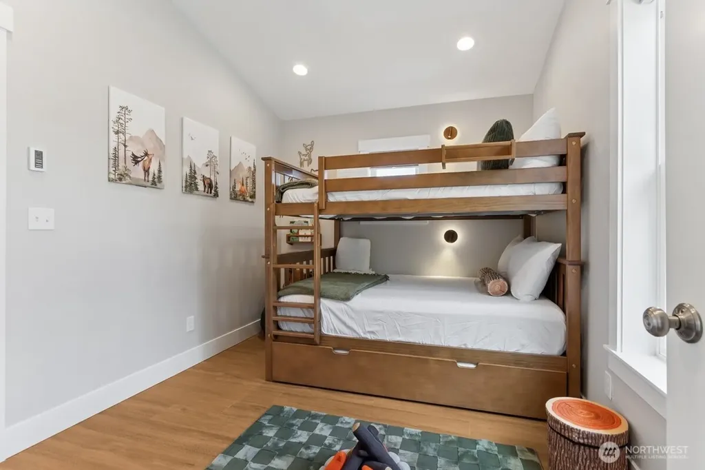 64 Bungalow Loop Pacific Beach WA 98571