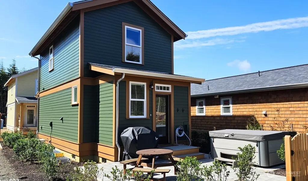 64 Bungalow Loop Pacific Beach WA 98571