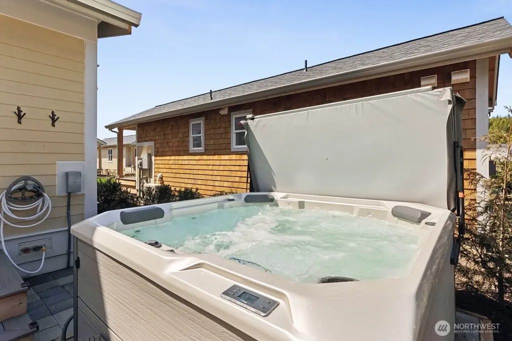 64 Bungalow Loop Pacific Beach WA 98571