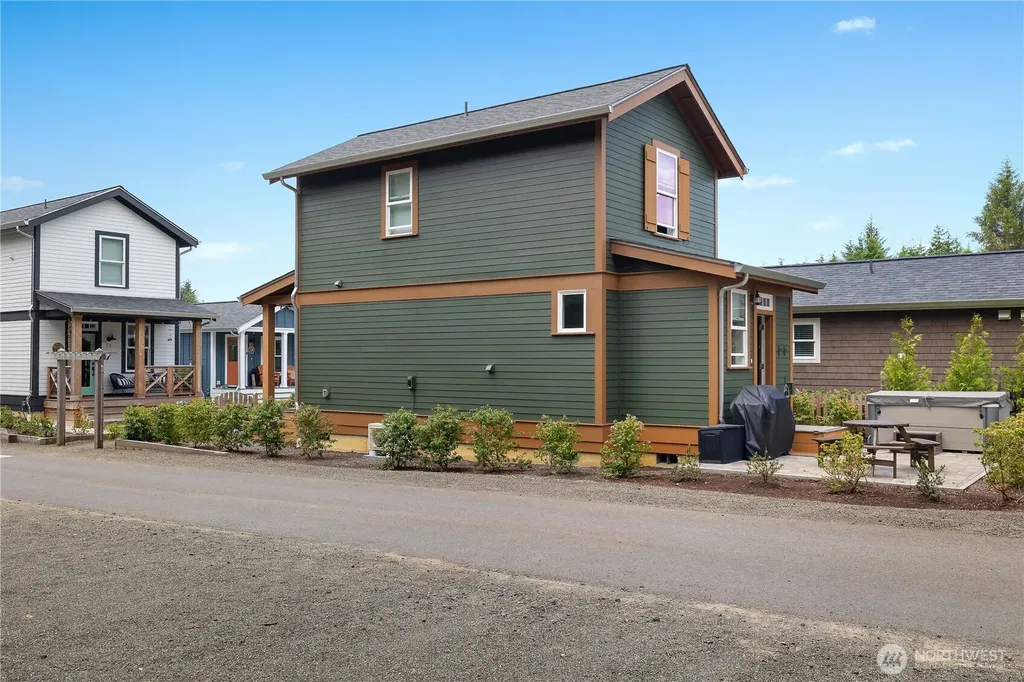 64 Bungalow Loop Pacific Beach WA 98571
