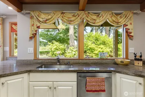 16459 Fairway Drive Burlington WA 98233