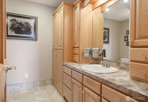 16459 Fairway Drive Burlington WA 98233