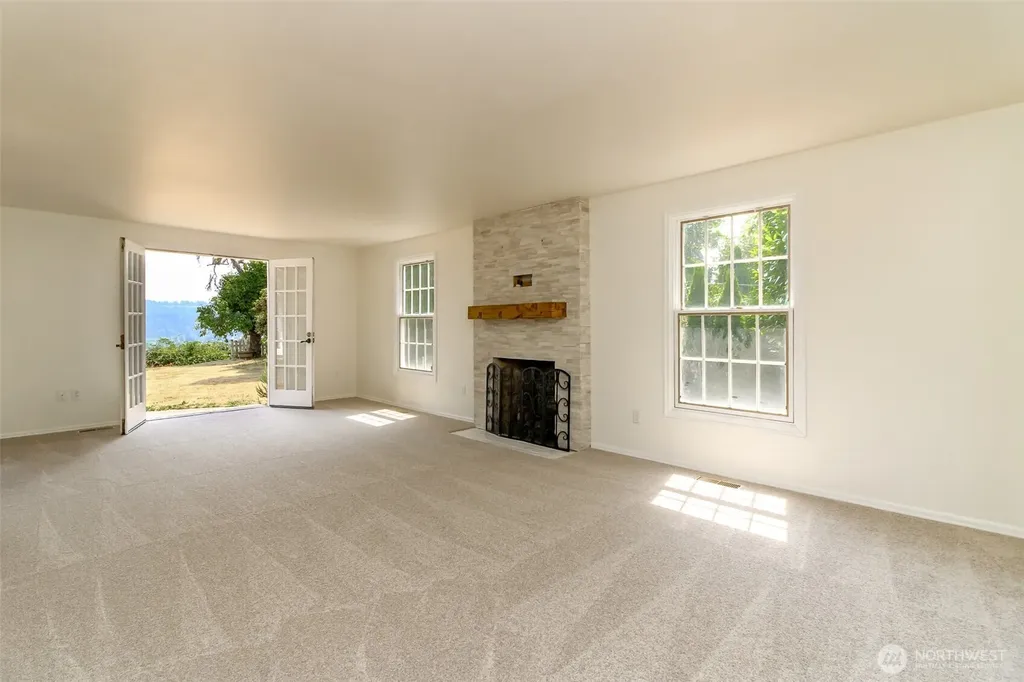 5403 Edgewood Drive E Edgewood WA 98372
