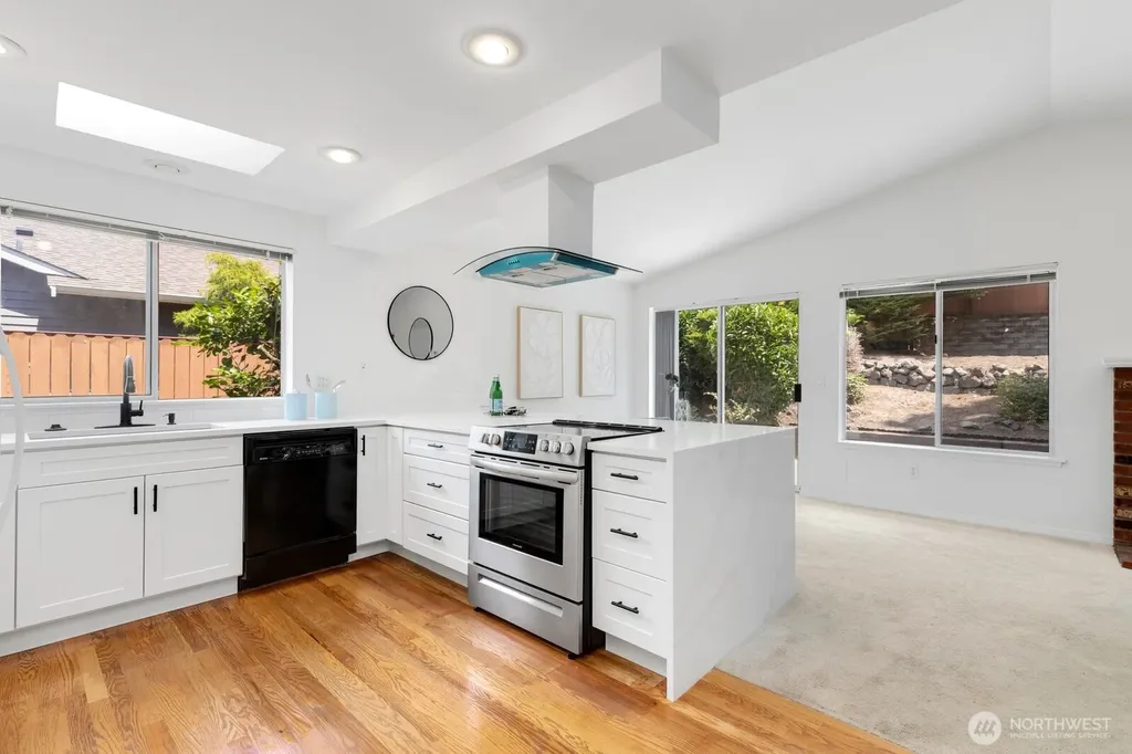 8548 1st Avenue NE Seattle WA 98115
