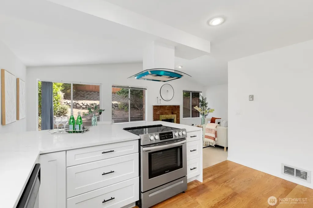 8548 1st Avenue NE Seattle WA 98115
