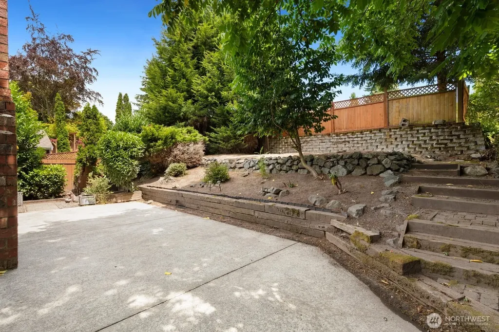 8548 1st Avenue NE Seattle WA 98115
