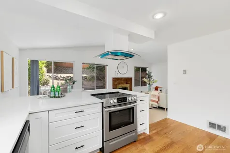8548 1st Avenue NE Seattle WA 98115