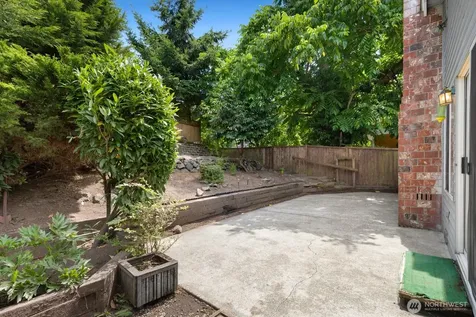 8548 1st Avenue NE Seattle WA 98115