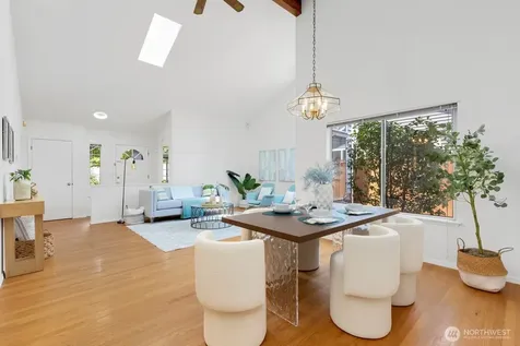 8548 1st Avenue NE Seattle WA 98115