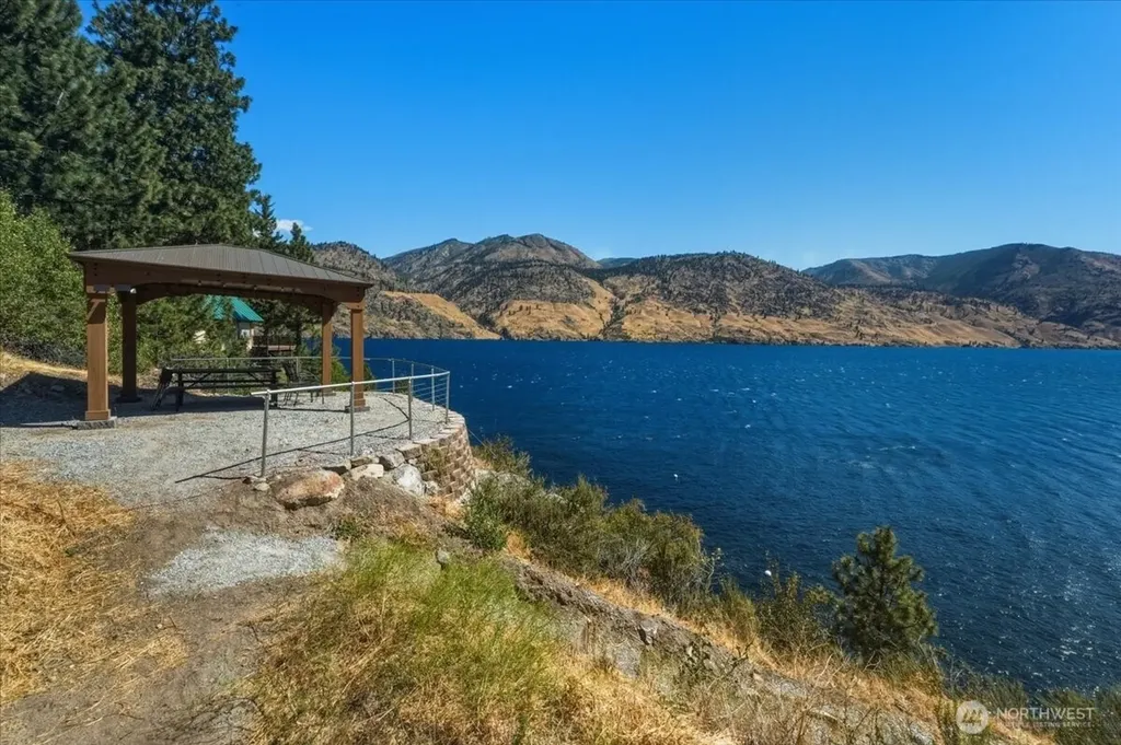 384 Robison Lane Chelan WA 98816