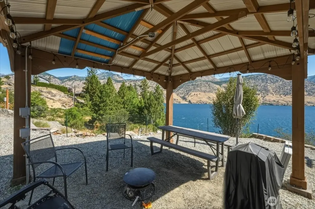 384 Robison Lane Chelan WA 98816