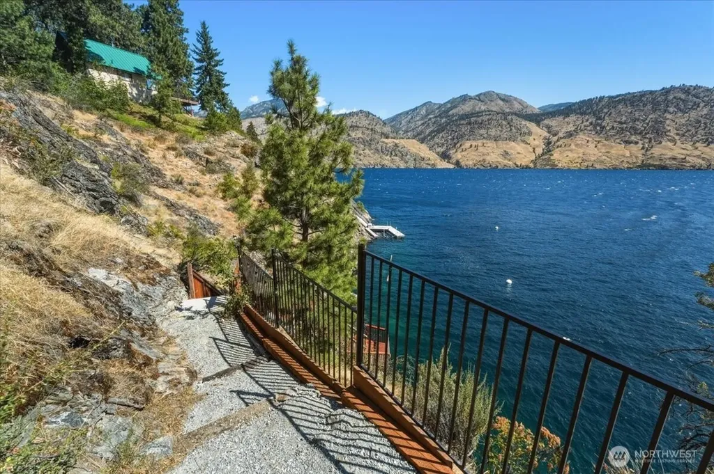 384 Robison Lane Chelan WA 98816
