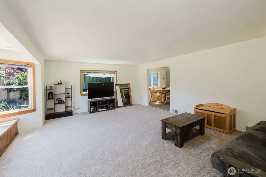 143 Dora Avenue Bremerton WA 98312
