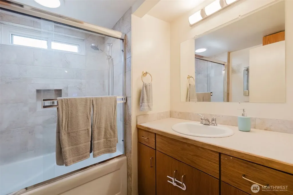 143 Dora Avenue Bremerton WA 98312