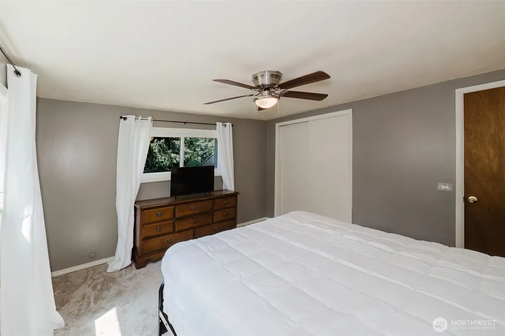143 Dora Avenue Bremerton WA 98312