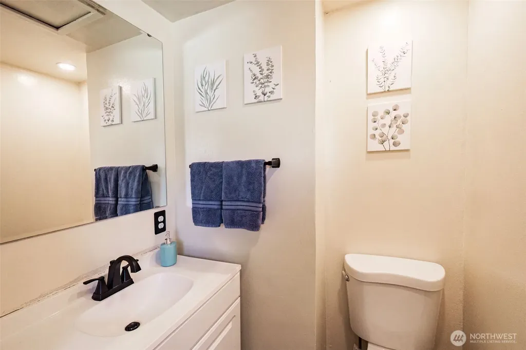 143 Dora Avenue Bremerton WA 98312