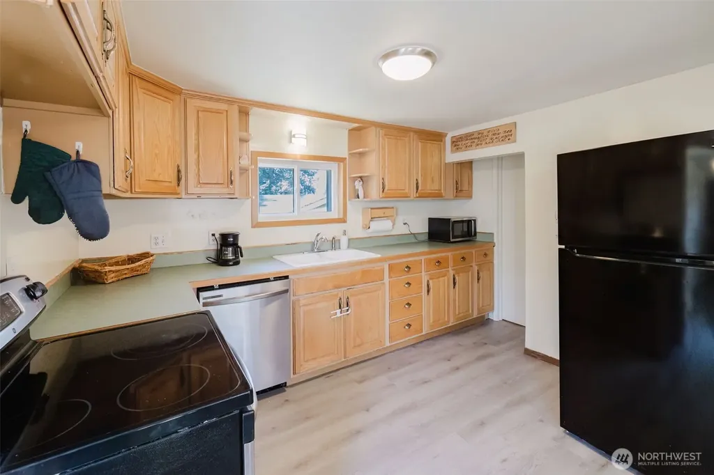 143 Dora Avenue Bremerton WA 98312