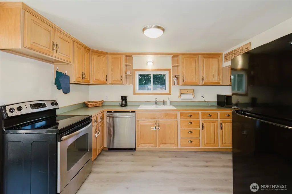 143 Dora Avenue Bremerton WA 98312