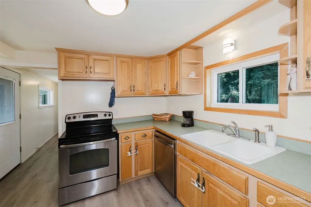 143 Dora Avenue Bremerton WA 98312